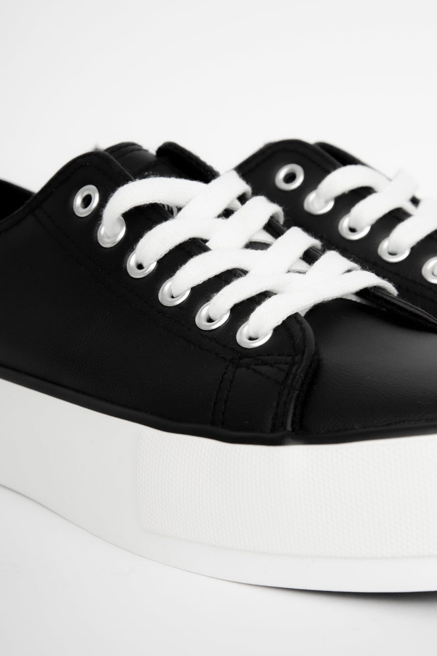 Ladies Millie Trainers Black/White